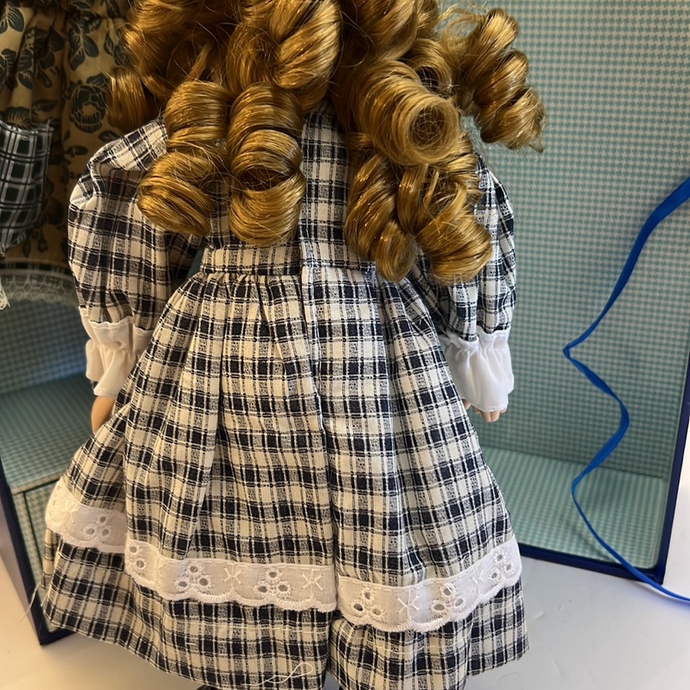 Lasting Impressions 12' Porcelain Doll in Carrying Wardrobe Case Blonde hair LN - Picture 7 of 16